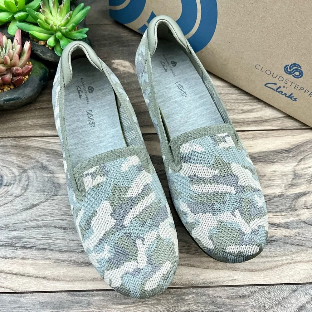 NIB Clarks Cloudsteppers Carly Dream Loafer Flats Khaki Camo Knit 8M
